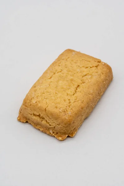 Hemlagad cookie isolerad på vit — Stockfoto
