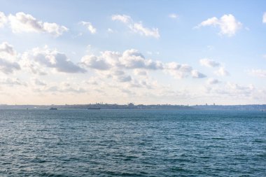 Gökyüzü bulutlu İstanbul şehir manzarası