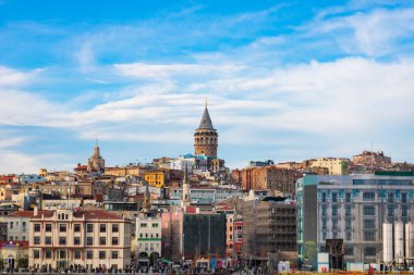Galata Kulesi ve Bulutlu Gökyüzü 