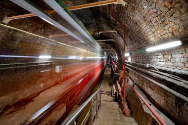 İstanbul 'da uzun pozlu tünel görüntüsü