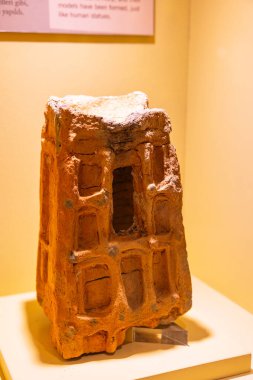 Mardin Müzesi 'nin sergisindeki bir obje. Mardin Türkiye - 6.27.2025