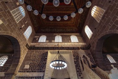 Diyarbakır 'ın içlerine geniş açılı bir bakış açısı ya da büyük bir cami olan Diyarbakir' e. Diyarbakır Türkiye - 6.28.2025