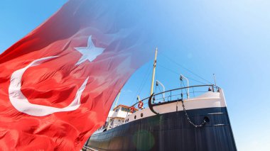 Bandirma Vapuru ya da Türk Bayrağı sallayan SS bandirması. Türkiye 'nin ulusal bayramı.