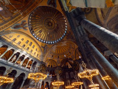Ayasofya Camii 'nin ya da Ayasofya' nın iç manzarası. Ramazan veya İslami kavram. İstanbul Türkiye - 12.20.2024