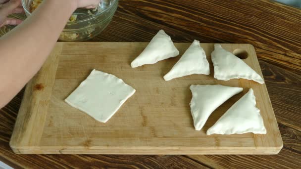 Processo Cozinhar Tortas Com Repolho Fazendo Piroshki Uma Receita Tradicional — Vídeo de Stock