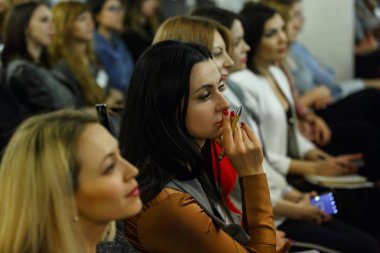 Kişinev, Moldova Cumhuriyeti - 29 Mart 2018: iş konferans Salonu'nda seyirci.