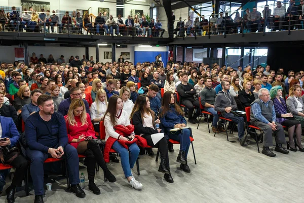 Chisinau, República da Moldávia - 11 de março de 2018: audiência no salão em uma conferência de negócios . — Fotografia de Stock