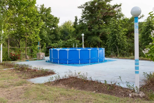 A área azul em que a piscina inflável . — Fotografia de Stock
