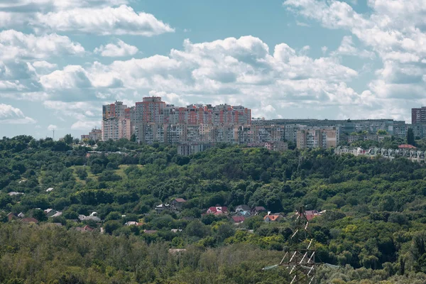 Chisinau, República da Moldávia - 17 de junho de 2016: a vista do telhado da cidade Chisinau, República da Moldávia . — Fotografia de Stock