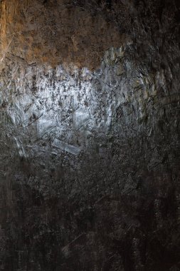 Siyah yağlı boya ile boyanmış ahşap doku.