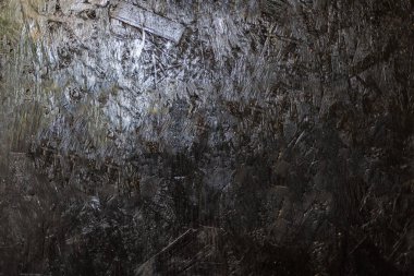 Siyah yağlı boya ile boyanmış ahşap doku.