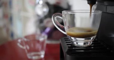Kahve espresso makinesi ile hazırlama