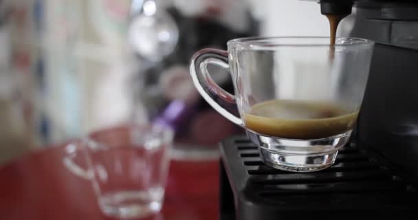 Preparación Café Con Cafetera Espresso — Vídeo de stock