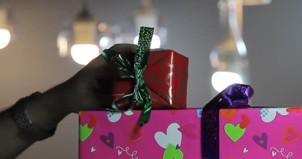 Προετοιμασία Χριστουγεννιάτικα Δώρα Πριν Την Παραμονή Των Χριστουγέννων — Αρχείο Βίντεο