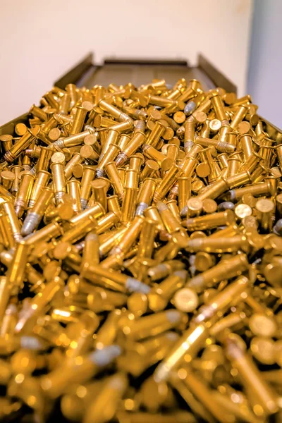 Blur caixa de munição cheia de balas — Fotografia de Stock