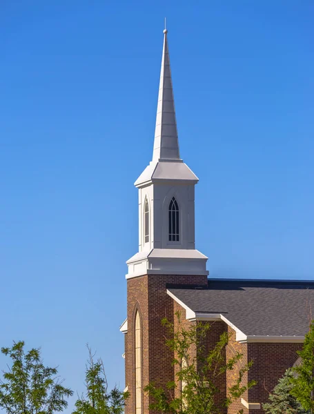 Церковный шпиль мормонской церкви в долине Юты — стоковое фото