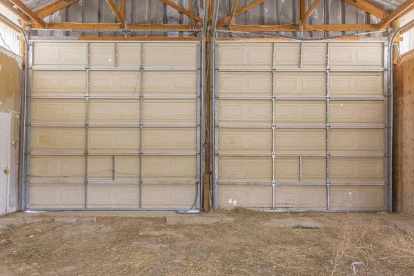 Double doors on large old barn in Utah close — Stock Photo, Image