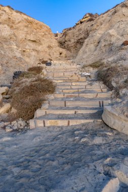 Gün batımından önce sadece siyahlar plajda adımları