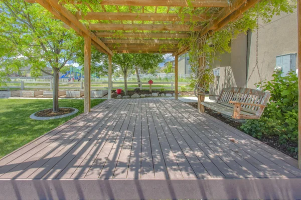 Swing on wood deck with Gazebo in Utah Valley — Stock Photo, Image