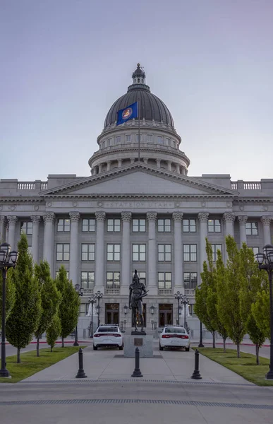 Polisen utanför Utah State Capital pano — Stockfoto