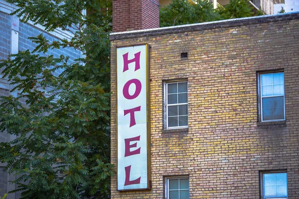 Hotel sign on side of building in downtown — Stock Photo, Image