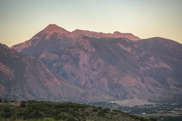 Vistas a la montaña en Utah Valley al atardecer — Foto de Stock