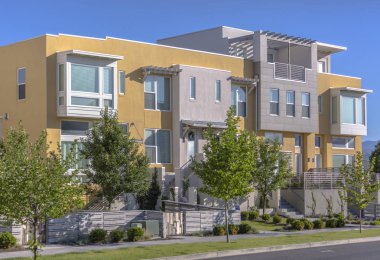 Daybreak sarı modern ev