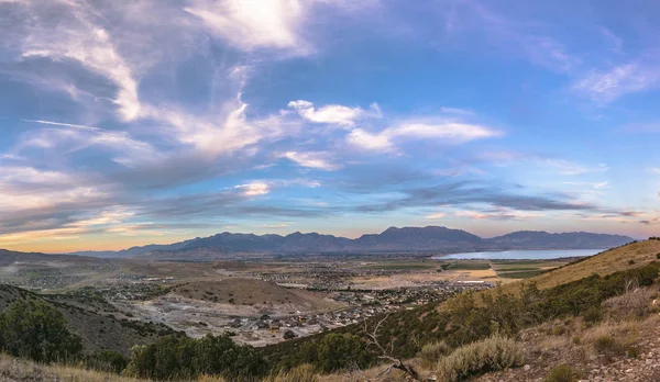 Coucher de soleil panorama de la vallée de l'Utah avec grand ciel — Photo