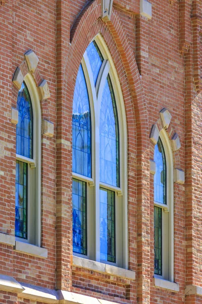 Dekoratif merdivenler üzerinde kilise leke