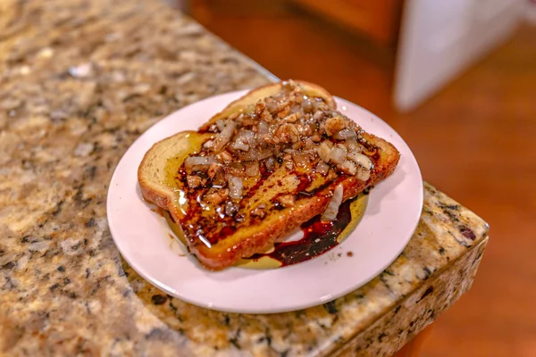 Toast with olive oil vinegar and shallots — Stock Photo, Image