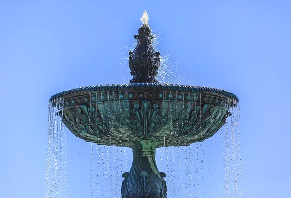 Cuenca superior de una fuente de cobre — Foto de Stock