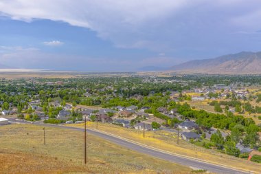 Tooele evlerde elektrik hatları Hill ile