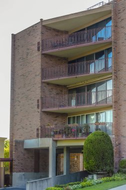 Balkon, pencere eşiği ve Garaj girişi