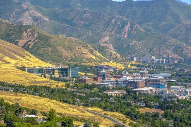 Varoşlarda görünümlerinden Utah Üniversitesi