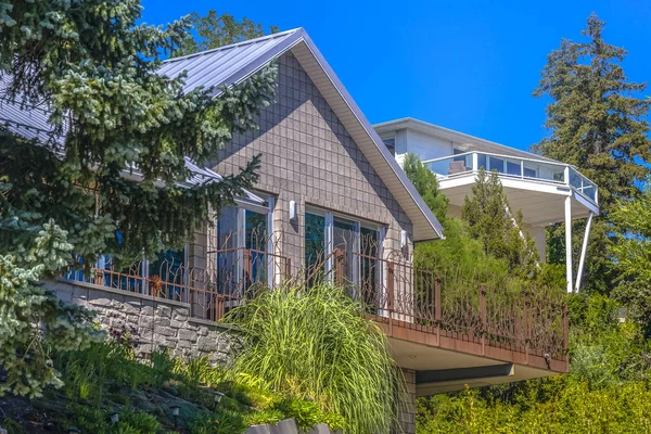 Üst güverte ve ev Salt Lake'de ön yüz