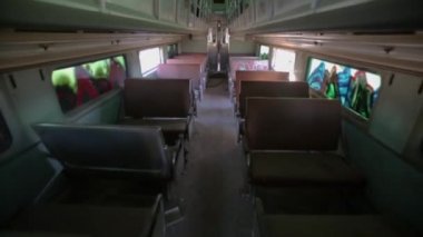 Kamera sarsıntısını ile terk edilmiş tren iç