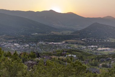Vadi manzaralı lüks konut toplumdan