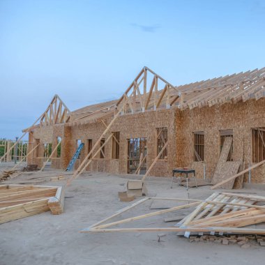 İnşaat dış kare altında yeni bir yapı