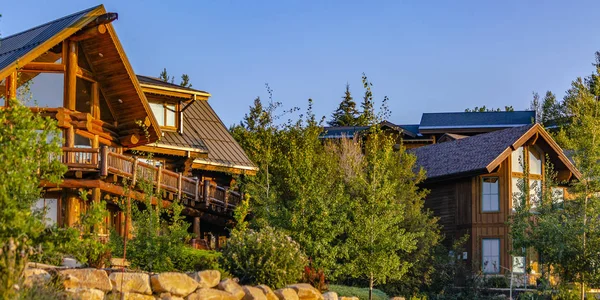 Two cabins in luxury neighborhood at sunset pano — Stock Photo, Image