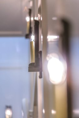 Üst üste beyaz ışıkları kapat