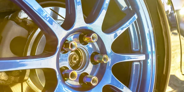 Polished blue rim of a black car — Stock Photo, Image