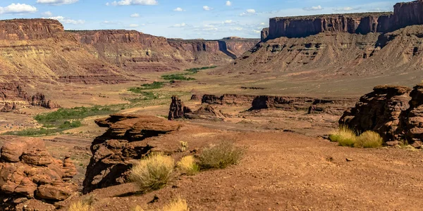 Canyon com trilha sinuosa em Moab Utah — Fotografia de Stock