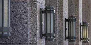 Dekoratif duvar lambaları üst üste içeren sütunlar
