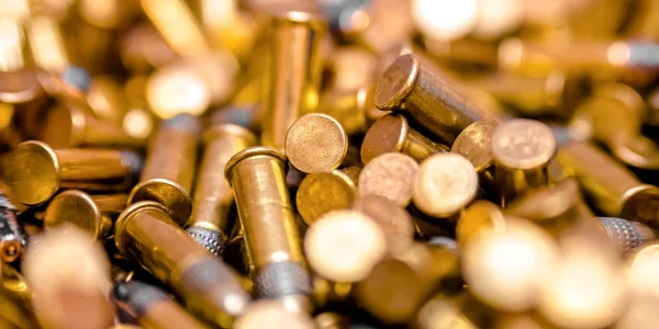 Nahaufnahme von glänzenden Kugeln in einem Haufen — Stockfoto