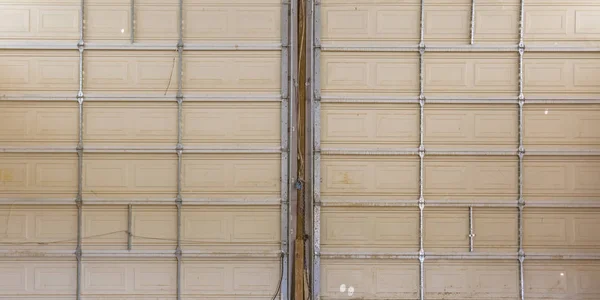 Zbliżenie, Podwójne drzwi z garażu — Zdjęcie stockowe