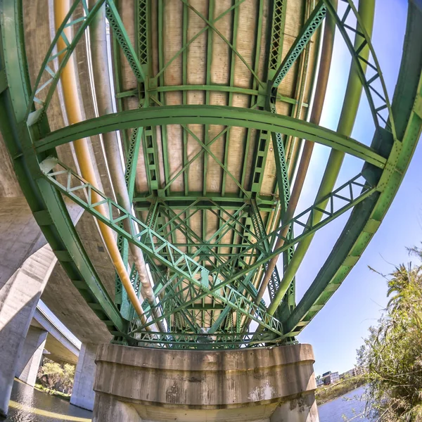 Geometric bridge framework in Oceanside CA area — Stock Photo, Image