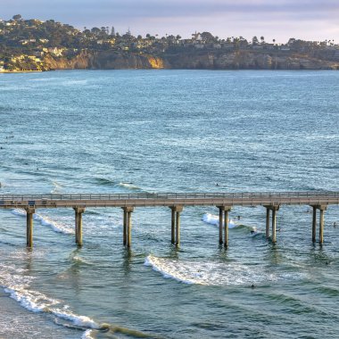 Scripps Pier ve California sahil evleri