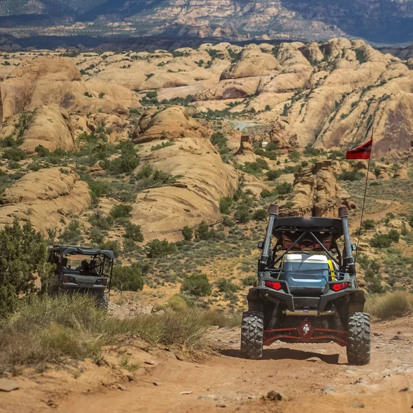 Veículo fora de estrada no terreno acidentado de Moab Utah — Fotografia de Stock