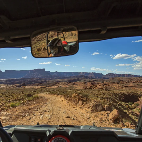Fora de passeio em Moab com vista de cânions dramáticos — Fotografia de Stock
