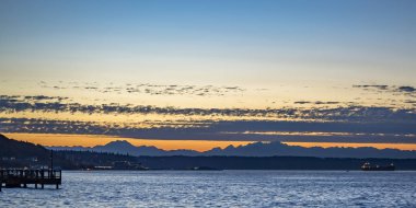Pier deniz araçları ve günbatımı Tacoma Washington
